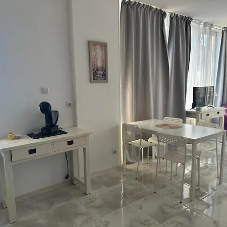 Oazis Sea View Апартамент Равда